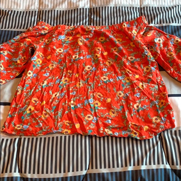 Off-Shoulder Top - Picture 1 of 4